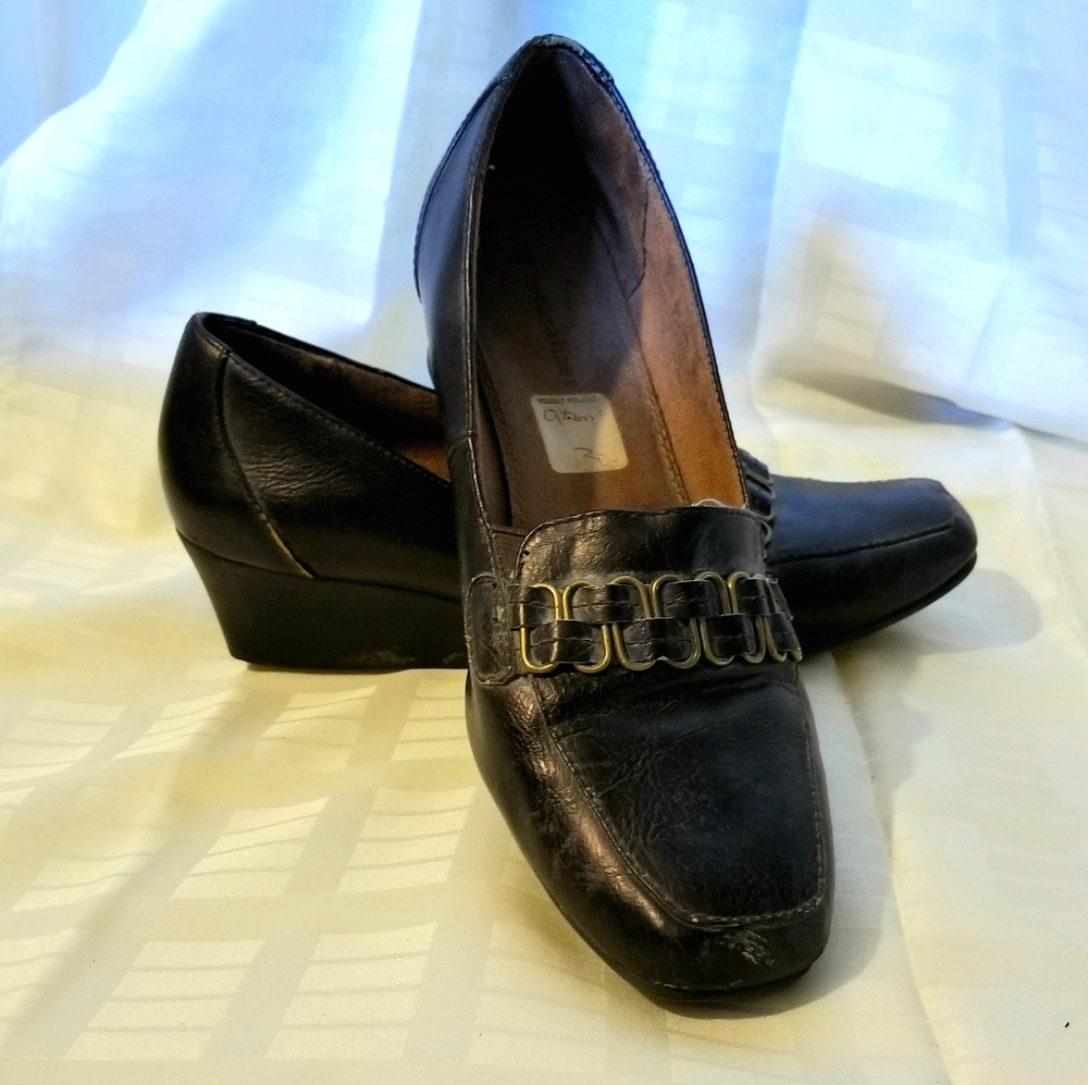 Brown wedge